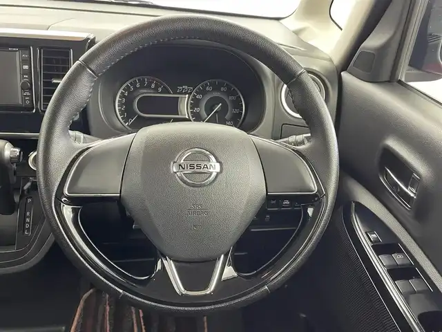 日産 デイズ ルークス HWS X Vセレクション 大阪府 2016(平28)年 6.7万km スパークリングレッド/ブラック エマージェンシーブレーキサポート　純正７インチナビ　アラウンドビューモニター　ＬＥＤ　ベンチシート　純正１５インチＡＷ　ドライブレコーダー　プッシュスタート　スマートキー　フォグランプ　禁煙車