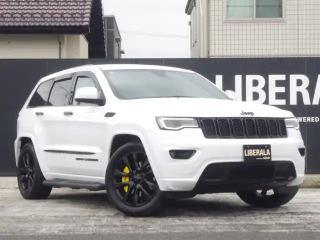 クライスラー・ジープ ジープ グランドチェロキー アルティテュード 岩手県 2020(令2)年 4.9万km ブライトホワイト 純正ナビ/フルセグTV/バックサイドカメラ/パークセンス/クルコン/前後ドラレコ/DSRC/ハーフレザー/パワーシート/シートヒーター/ラバーマット/サイドステップ/キャリパーカバー