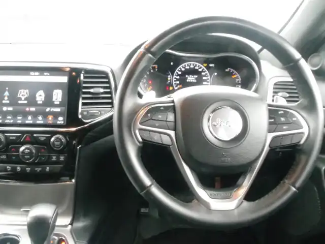 クライスラー・ジープ ジープ グランドチェロキー アルティテュード 岩手県 2020(令2)年 4.9万km ブライトホワイト 純正ナビ/フルセグTV/バックサイドカメラ/パークセンス/クルコン/前後ドラレコ/DSRC/ハーフレザー/パワーシート/シートヒーター/ラバーマット/サイドステップ/キャリパーカバー