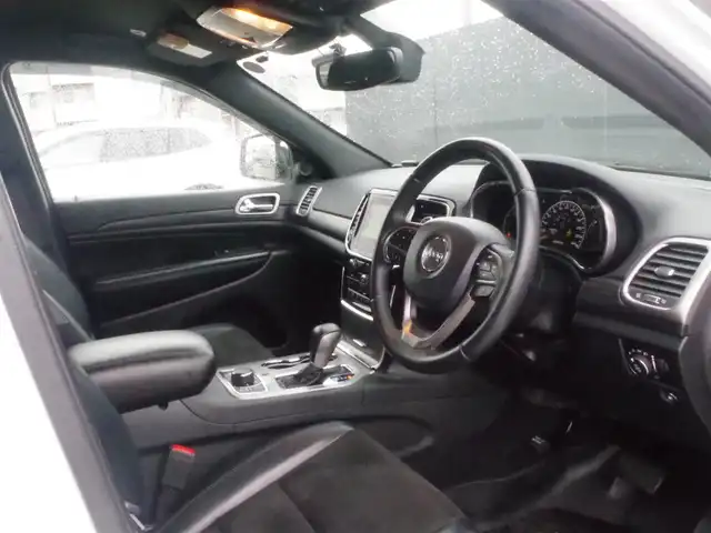 クライスラー・ジープ ジープ グランドチェロキー アルティテュード 岩手県 2020(令2)年 4.9万km ブライトホワイト 純正ナビ/フルセグTV/バックサイドカメラ/パークセンス/クルコン/前後ドラレコ/DSRC/ハーフレザー/パワーシート/シートヒーター/ラバーマット/サイドステップ/キャリパーカバー