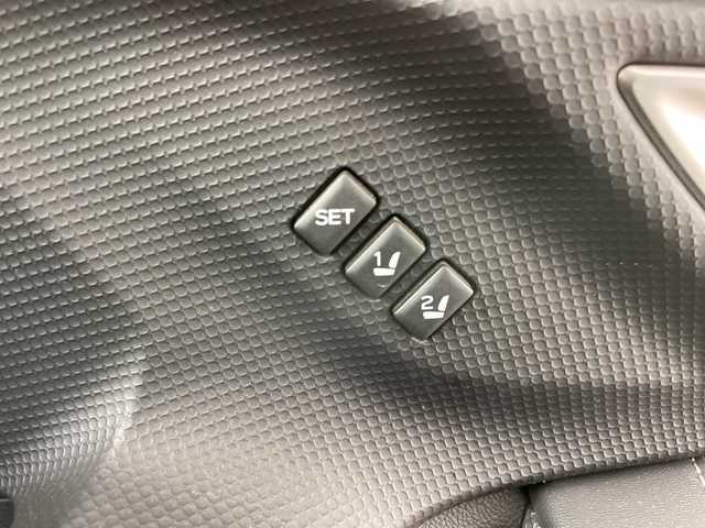 スバル フォレスター プレミアム 道央・札幌 2019(平31)年 8.4万km クリスタルホワイトP ・4WD  /アイサイト/・純正ナビ　フルセグ/BT/CD/SD/・バックカメラ/・サンルーフ/・レーダークルーズコントロール/・ブラインドスポットモニター/・ハーフレザーシート/・シートヒーター/前席パワーシート/・パワーバックドア/・ステアリングスイッチ/パドルシフト/・D席メモリシート/・ステアリングヒーター/・LEDオートライト/オートライト/・プッシュスタート/・アイドリングストップ/・ETC/・ルーフレール/・純正ドライブレコーダー/・電動格納ミラー