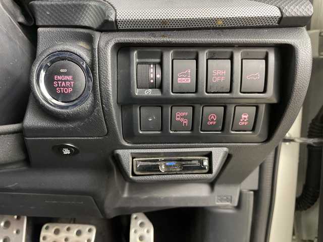 スバル フォレスター プレミアム 道央・札幌 2019(平31)年 8.4万km クリスタルホワイトP ・4WD  /アイサイト/・純正ナビ　フルセグ/BT/CD/SD/・バックカメラ/・サンルーフ/・レーダークルーズコントロール/・ブラインドスポットモニター/・ハーフレザーシート/・シートヒーター/前席パワーシート/・パワーバックドア/・ステアリングスイッチ/パドルシフト/・D席メモリシート/・ステアリングヒーター/・LEDオートライト/オートライト/・プッシュスタート/・アイドリングストップ/・ETC/・ルーフレール/・純正ドライブレコーダー/・電動格納ミラー