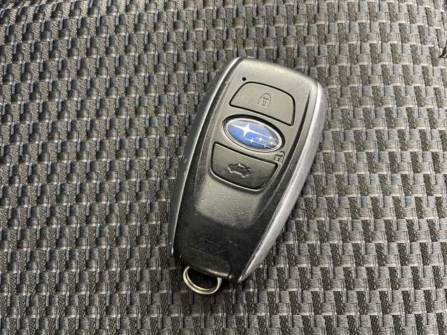 スバル フォレスター プレミアム 道央・札幌 2019(平31)年 8.4万km クリスタルホワイトP ・4WD  /アイサイト/・純正ナビ　フルセグ/BT/CD/SD/・バックカメラ/・サンルーフ/・レーダークルーズコントロール/・ブラインドスポットモニター/・ハーフレザーシート/・シートヒーター/前席パワーシート/・パワーバックドア/・ステアリングスイッチ/パドルシフト/・D席メモリシート/・ステアリングヒーター/・LEDオートライト/オートライト/・プッシュスタート/・アイドリングストップ/・ETC/・ルーフレール/・純正ドライブレコーダー/・電動格納ミラー