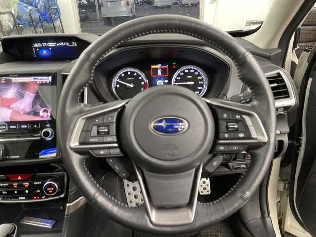 スバル フォレスター プレミアム 道央・札幌 2019(平31)年 8.4万km クリスタルホワイトP ・4WD  /アイサイト/・純正ナビ　フルセグ/BT/CD/SD/・バックカメラ/・サンルーフ/・レーダークルーズコントロール/・ブラインドスポットモニター/・ハーフレザーシート/・シートヒーター/前席パワーシート/・パワーバックドア/・ステアリングスイッチ/パドルシフト/・D席メモリシート/・ステアリングヒーター/・LEDオートライト/オートライト/・プッシュスタート/・アイドリングストップ/・ETC/・ルーフレール/・純正ドライブレコーダー/・電動格納ミラー