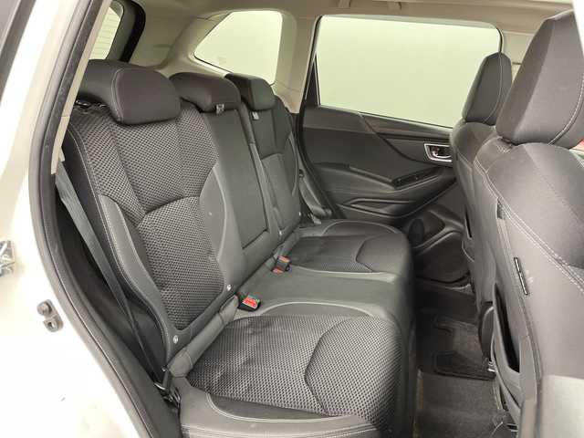 スバル フォレスター プレミアム 道央・札幌 2019(平31)年 8.4万km クリスタルホワイトP ・4WD  /アイサイト/・純正ナビ　フルセグ/BT/CD/SD/・バックカメラ/・サンルーフ/・レーダークルーズコントロール/・ブラインドスポットモニター/・ハーフレザーシート/・シートヒーター/前席パワーシート/・パワーバックドア/・ステアリングスイッチ/パドルシフト/・D席メモリシート/・ステアリングヒーター/・LEDオートライト/オートライト/・プッシュスタート/・アイドリングストップ/・ETC/・ルーフレール/・純正ドライブレコーダー/・電動格納ミラー