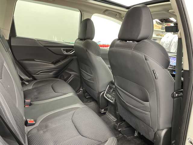 スバル フォレスター プレミアム 道央・札幌 2019(平31)年 8.4万km クリスタルホワイトP ・4WD  /アイサイト/・純正ナビ　フルセグ/BT/CD/SD/・バックカメラ/・サンルーフ/・レーダークルーズコントロール/・ブラインドスポットモニター/・ハーフレザーシート/・シートヒーター/前席パワーシート/・パワーバックドア/・ステアリングスイッチ/パドルシフト/・D席メモリシート/・ステアリングヒーター/・LEDオートライト/オートライト/・プッシュスタート/・アイドリングストップ/・ETC/・ルーフレール/・純正ドライブレコーダー/・電動格納ミラー