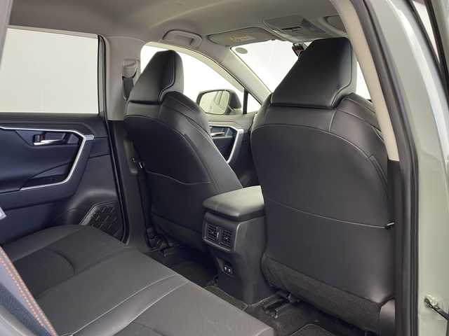 トヨタ ＲＡＶ４ アドベンチャー 愛知県 2021(令3)年 3.2万km アーバンカーキ 純正9インチディスプレイオーディオ/フルセグTV　BT　FM AM　Miracast/アラウンドビューモニター/アダプティブクルーズコントロール/レザーシート/シートヒーター/シートベンチレーター/パワーシート/ステアリングヒーター/純正フロアマット/ドアバイザー/ビルトインETC/前後ドライブレコーダー/電動パーキングブレーキ/ルーフレール/LEDヘッドライト/オートライト/オートハイビーム/ブラインドスポットモニター/コーナーセンサー/トヨタセーフティセンス