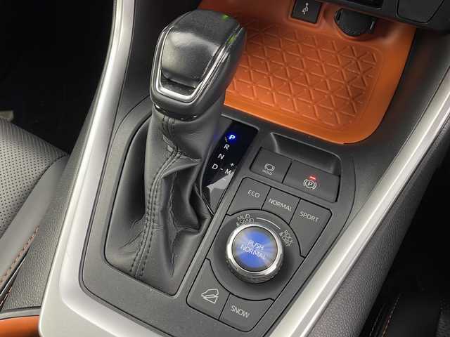 トヨタ ＲＡＶ４ アドベンチャー 愛知県 2021(令3)年 3.2万km アーバンカーキ 純正9インチディスプレイオーディオ/フルセグTV　BT　FM AM　Miracast/アラウンドビューモニター/アダプティブクルーズコントロール/レザーシート/シートヒーター/シートベンチレーター/パワーシート/ステアリングヒーター/純正フロアマット/ドアバイザー/ビルトインETC/前後ドライブレコーダー/電動パーキングブレーキ/ルーフレール/LEDヘッドライト/オートライト/オートハイビーム/ブラインドスポットモニター/コーナーセンサー/トヨタセーフティセンス