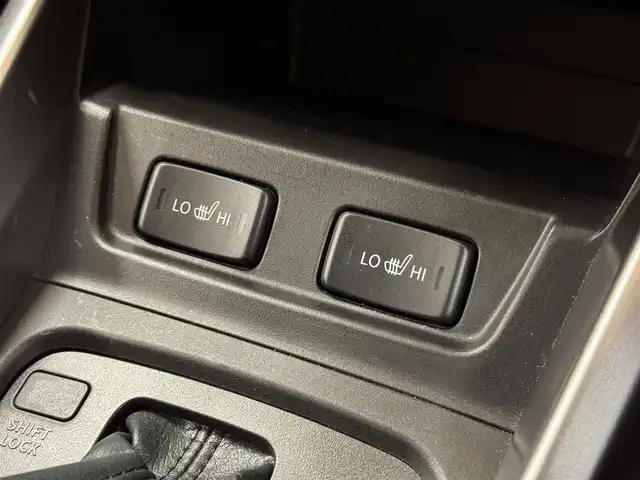 スズキ エスクード 1．4 ターボ 群馬県 2020(令2)年 4.4万km クールホワイトパール スズキセーフティサポート/デュアルセンサーブレーキサポート/誤発信抑制機能/アダプティブクルーズコントロール/車線逸脱警報機能/車線逸脱抑制機能/ふらつき警報機能/先行車発進お知らせ機能/ブラインドスポットモニター/ヒルディスタートコントロール/ヒーテッドドアミラー/純正8インチナビ/　フルセグ/BT/CD/DVD/SD/USB/4WD/シートヒーター/ハーフレザーシート/LEDヘッドライト/フォグランプ/バックカメラ/純正フロアマット/純正17インチAW/ステアリングスイッチ/パドルシフト/ETC/ドライブレコーダー/プッシュスタート/スマートキー