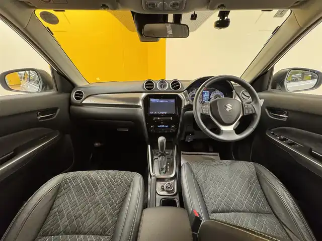 スズキ エスクード 1．4 ターボ 群馬県 2020(令2)年 4.4万km クールホワイトパール スズキセーフティサポート/デュアルセンサーブレーキサポート/誤発信抑制機能/アダプティブクルーズコントロール/車線逸脱警報機能/車線逸脱抑制機能/ふらつき警報機能/先行車発進お知らせ機能/ブラインドスポットモニター/ヒルディスタートコントロール/ヒーテッドドアミラー/純正8インチナビ/　フルセグ/BT/CD/DVD/SD/USB/4WD/シートヒーター/ハーフレザーシート/LEDヘッドライト/フォグランプ/バックカメラ/純正フロアマット/純正17インチAW/ステアリングスイッチ/パドルシフト/ETC/ドライブレコーダー/プッシュスタート/スマートキー