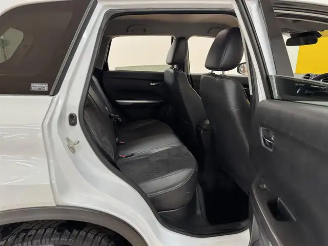 スズキ エスクード 1．4 ターボ 群馬県 2020(令2)年 4.4万km クールホワイトパール スズキセーフティサポート/デュアルセンサーブレーキサポート/誤発信抑制機能/アダプティブクルーズコントロール/車線逸脱警報機能/車線逸脱抑制機能/ふらつき警報機能/先行車発進お知らせ機能/ブラインドスポットモニター/ヒルディスタートコントロール/ヒーテッドドアミラー/純正8インチナビ/　フルセグ/BT/CD/DVD/SD/USB/4WD/シートヒーター/ハーフレザーシート/LEDヘッドライト/フォグランプ/バックカメラ/純正フロアマット/純正17インチAW/ステアリングスイッチ/パドルシフト/ETC/ドライブレコーダー/プッシュスタート/スマートキー