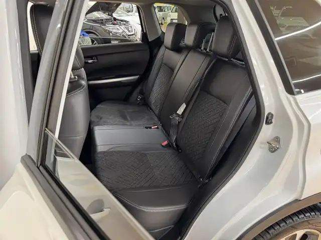 スズキ エスクード 1．4 ターボ 群馬県 2020(令2)年 4.4万km クールホワイトパール スズキセーフティサポート/デュアルセンサーブレーキサポート/誤発信抑制機能/アダプティブクルーズコントロール/車線逸脱警報機能/車線逸脱抑制機能/ふらつき警報機能/先行車発進お知らせ機能/ブラインドスポットモニター/ヒルディスタートコントロール/ヒーテッドドアミラー/純正8インチナビ/　フルセグ/BT/CD/DVD/SD/USB/4WD/シートヒーター/ハーフレザーシート/LEDヘッドライト/フォグランプ/バックカメラ/純正フロアマット/純正17インチAW/ステアリングスイッチ/パドルシフト/ETC/ドライブレコーダー/プッシュスタート/スマートキー