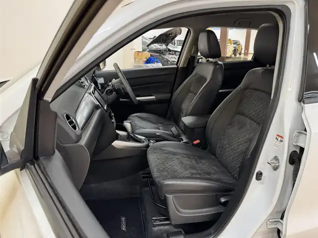 スズキ エスクード 1．4 ターボ 群馬県 2020(令2)年 4.4万km クールホワイトパール スズキセーフティサポート/デュアルセンサーブレーキサポート/誤発信抑制機能/アダプティブクルーズコントロール/車線逸脱警報機能/車線逸脱抑制機能/ふらつき警報機能/先行車発進お知らせ機能/ブラインドスポットモニター/ヒルディスタートコントロール/ヒーテッドドアミラー/純正8インチナビ/　フルセグ/BT/CD/DVD/SD/USB/4WD/シートヒーター/ハーフレザーシート/LEDヘッドライト/フォグランプ/バックカメラ/純正フロアマット/純正17インチAW/ステアリングスイッチ/パドルシフト/ETC/ドライブレコーダー/プッシュスタート/スマートキー