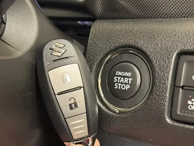 スズキ エスクード 1．4 ターボ 群馬県 2020(令2)年 4.4万km クールホワイトパール スズキセーフティサポート/デュアルセンサーブレーキサポート/誤発信抑制機能/アダプティブクルーズコントロール/車線逸脱警報機能/車線逸脱抑制機能/ふらつき警報機能/先行車発進お知らせ機能/ブラインドスポットモニター/ヒルディスタートコントロール/ヒーテッドドアミラー/純正8インチナビ/　フルセグ/BT/CD/DVD/SD/USB/4WD/シートヒーター/ハーフレザーシート/LEDヘッドライト/フォグランプ/バックカメラ/純正フロアマット/純正17インチAW/ステアリングスイッチ/パドルシフト/ETC/ドライブレコーダー/プッシュスタート/スマートキー