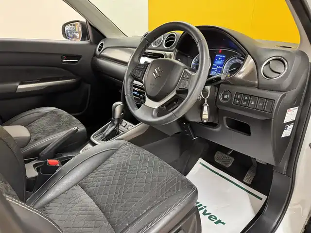 スズキ エスクード 1．4 ターボ 群馬県 2020(令2)年 4.4万km クールホワイトパール スズキセーフティサポート/デュアルセンサーブレーキサポート/誤発信抑制機能/アダプティブクルーズコントロール/車線逸脱警報機能/車線逸脱抑制機能/ふらつき警報機能/先行車発進お知らせ機能/ブラインドスポットモニター/ヒルディスタートコントロール/ヒーテッドドアミラー/純正8インチナビ/　フルセグ/BT/CD/DVD/SD/USB/4WD/シートヒーター/ハーフレザーシート/LEDヘッドライト/フォグランプ/バックカメラ/純正フロアマット/純正17インチAW/ステアリングスイッチ/パドルシフト/ETC/ドライブレコーダー/プッシュスタート/スマートキー