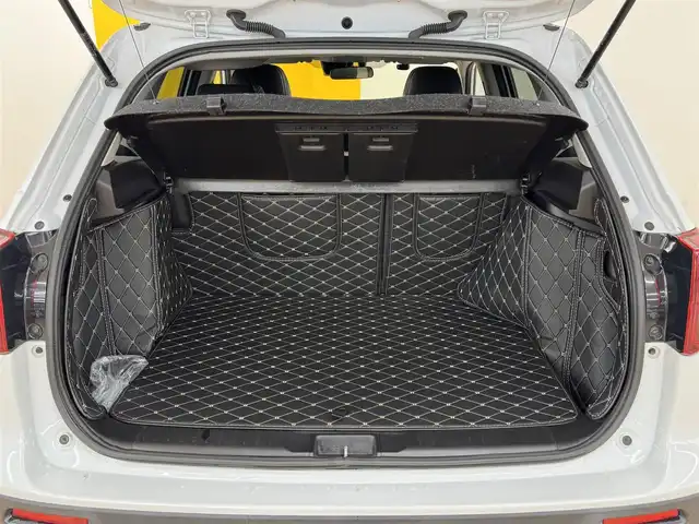 スズキ エスクード 1．4 ターボ 群馬県 2020(令2)年 4.4万km クールホワイトパール スズキセーフティサポート/デュアルセンサーブレーキサポート/誤発信抑制機能/アダプティブクルーズコントロール/車線逸脱警報機能/車線逸脱抑制機能/ふらつき警報機能/先行車発進お知らせ機能/ブラインドスポットモニター/ヒルディスタートコントロール/ヒーテッドドアミラー/純正8インチナビ/　フルセグ/BT/CD/DVD/SD/USB/4WD/シートヒーター/ハーフレザーシート/LEDヘッドライト/フォグランプ/バックカメラ/純正フロアマット/純正17インチAW/ステアリングスイッチ/パドルシフト/ETC/ドライブレコーダー/プッシュスタート/スマートキー