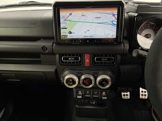 スズキ ジムニー シエラ JC 新潟県 2023(令5)年 2.4万km ピュアホワイトP 【４ＷＤ】/ワンオーナー/デュアルセンサーブレーキサポート/メモリーナビ/フルセグ＆ＤＶＤ＆ＢＴ/前後ドライブレコーダー/ビルシュタインショック/柿本マフラー/リアスポイラー/社外シフトノブ/社外レーダー/社外テール/社外グリル/社外ライト/純正１５インチアルミ/ＥＴＣ/バックモニター/シートヒーター/スマートキー/スペアキー/革巻ステアリング/クルーズコントロール/保証書＆整備手帳＆取説/