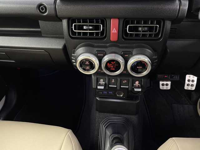 スズキ ジムニー シエラ JC 新潟県 2023(令5)年 2.4万km ピュアホワイトP 【４ＷＤ】/ワンオーナー/デュアルセンサーブレーキサポート/メモリーナビ/フルセグ＆ＤＶＤ＆ＢＴ/前後ドライブレコーダー/ビルシュタインショック/柿本マフラー/リアスポイラー/社外シフトノブ/社外レーダー/社外テール/社外グリル/社外ライト/純正１５インチアルミ/ＥＴＣ/バックモニター/シートヒーター/スマートキー/スペアキー/革巻ステアリング/クルーズコントロール/保証書＆整備手帳＆取説/