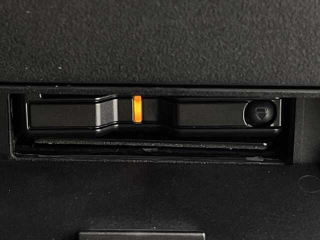 スズキ ジムニー シエラ JC 新潟県 2023(令5)年 2.4万km ピュアホワイトP 【４ＷＤ】/ワンオーナー/デュアルセンサーブレーキサポート/メモリーナビ/フルセグ＆ＤＶＤ＆ＢＴ/前後ドライブレコーダー/ビルシュタインショック/柿本マフラー/リアスポイラー/社外シフトノブ/社外レーダー/社外テール/社外グリル/社外ライト/純正１５インチアルミ/ＥＴＣ/バックモニター/シートヒーター/スマートキー/スペアキー/革巻ステアリング/クルーズコントロール/保証書＆整備手帳＆取説/