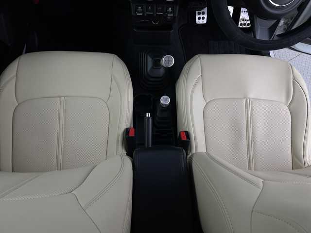 スズキ ジムニー シエラ JC 新潟県 2023(令5)年 2.4万km ピュアホワイトP 【４ＷＤ】/ワンオーナー/デュアルセンサーブレーキサポート/メモリーナビ/フルセグ＆ＤＶＤ＆ＢＴ/前後ドライブレコーダー/ビルシュタインショック/柿本マフラー/リアスポイラー/社外シフトノブ/社外レーダー/社外テール/社外グリル/社外ライト/純正１５インチアルミ/ＥＴＣ/バックモニター/シートヒーター/スマートキー/スペアキー/革巻ステアリング/クルーズコントロール/保証書＆整備手帳＆取説/