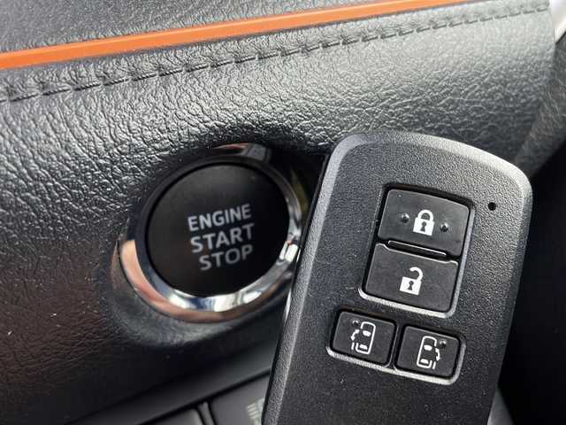 トヨタ シエンタ G 福岡県 2016(平28)年 7.4万km ブラックマイカ (株)IDOMが運営する【じしゃロン八幡西店】の自社ローン専用車両になります。こちらは現金またはオートローンご利用時の価格です。自社ローンご希望の方は別途その旨お申付け下さい/純正SDナビ/　　CD/BT/フルセグ/AM/FM/SD/バックモニター/両側パワースライドドア/オートマチックハイビーム/社外アルミホイール付サマータイヤ車載/ステアリングスイッチ/アイドリングストップ/純正フロアマット/ドアバイザー/スペアキー/スマートキー/ETC