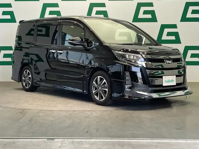 トヨタ ノア Si ダブルバイビー 鹿児島県 2018(平30)年 5.5万km ブラック 禁煙車/純正ナビ（フルセグ/CD・DVD/BT/AM・FM）/純正フリップダウンモニター/TRDエアロ（F/R）/ビルトインETC/バックカメラ/トヨタセーフティ/・プリクラッシュセーフティ/・レーンキープアシスト/・オートマチックハイビーム/クルーズコントロール/両側パワスラ/純正フロアマット/純正１６インチAW/純正ドアバイザー/LEDオートライト/フォグランプ/ロール式サンシェード/プッシュスタート/スマートキー/取扱説明書