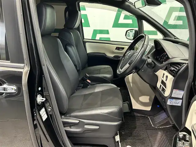 トヨタ ノア Si ダブルバイビー 鹿児島県 2018(平30)年 5.5万km ブラック 禁煙車/純正ナビ（フルセグ/CD・DVD/BT/AM・FM）/純正フリップダウンモニター/TRDエアロ（F/R）/ビルトインETC/バックカメラ/トヨタセーフティ/・プリクラッシュセーフティ/・レーンキープアシスト/・オートマチックハイビーム/クルーズコントロール/両側パワスラ/純正フロアマット/純正１６インチAW/純正ドアバイザー/LEDオートライト/フォグランプ/ロール式サンシェード/プッシュスタート/スマートキー/取扱説明書