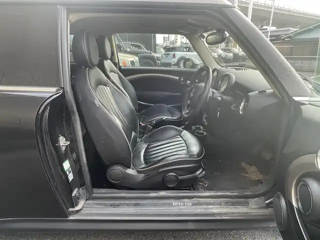 ＭＩＮＩ ミニ クラブマン クーパー 香川県 2014(平26)年 13.1万km ミッドナイト・ブラック・メタリック グレード:ボンドストリート/パドルシフト/社外HDDナビ（AVIC-ZH0007)/黒革/シートヒーター/純正17インチアルミ/ETC