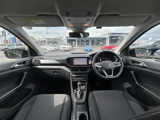 フォルクスワーゲン ＶＷ Ｔ－クロス TSI アクティブ 滋賀県 2022(令4)年 3.5万km 黒 純正メモリナビ/（BT/USB/AM・FM）/・Apple car play/・Android Auto/・Mirror Link/ETC2.0/デジタルメータークラスター/ワイヤレス充電/LEDヘッドライト/・オートライト/ブラインドスポットモニター/ACC/レーンキープアシスト/パークアシスト/コーナーセンサー前後/ルーフレール/純正16インチAW