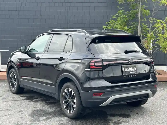 フォルクスワーゲン ＶＷ Ｔ－クロス TSI アクティブ 滋賀県 2022(令4)年 3.5万km 黒 純正メモリナビ/（BT/USB/AM・FM）/・Apple car play/・Android Auto/・Mirror Link/ETC2.0/デジタルメータークラスター/ワイヤレス充電/LEDヘッドライト/・オートライト/ブラインドスポットモニター/ACC/レーンキープアシスト/パークアシスト/コーナーセンサー前後/ルーフレール/純正16インチAW