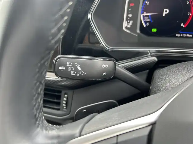 フォルクスワーゲン ＶＷ Ｔ－クロス TSI アクティブ 滋賀県 2022(令4)年 3.5万km 黒 純正メモリナビ/（BT/USB/AM・FM）/・Apple car play/・Android Auto/・Mirror Link/ETC2.0/デジタルメータークラスター/ワイヤレス充電/LEDヘッドライト/・オートライト/ブラインドスポットモニター/ACC/レーンキープアシスト/パークアシスト/コーナーセンサー前後/ルーフレール/純正16インチAW