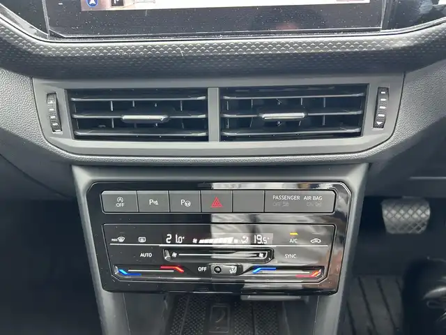 フォルクスワーゲン ＶＷ Ｔ－クロス TSI アクティブ 滋賀県 2022(令4)年 3.5万km 黒 純正メモリナビ/（BT/USB/AM・FM）/・Apple car play/・Android Auto/・Mirror Link/ETC2.0/デジタルメータークラスター/ワイヤレス充電/LEDヘッドライト/・オートライト/ブラインドスポットモニター/ACC/レーンキープアシスト/パークアシスト/コーナーセンサー前後/ルーフレール/純正16インチAW
