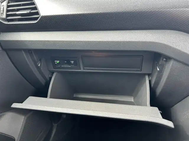 フォルクスワーゲン ＶＷ Ｔ－クロス TSI アクティブ 滋賀県 2022(令4)年 3.5万km 黒 純正メモリナビ/（BT/USB/AM・FM）/・Apple car play/・Android Auto/・Mirror Link/ETC2.0/デジタルメータークラスター/ワイヤレス充電/LEDヘッドライト/・オートライト/ブラインドスポットモニター/ACC/レーンキープアシスト/パークアシスト/コーナーセンサー前後/ルーフレール/純正16インチAW