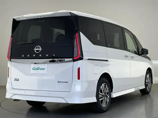 日産 セレナ e－パワー ハイウェイスター V 愛知県 2025(令7)年 0.1万km未満 プリズムホワイト 登録済未使用車/純正１２．３型ナビ/HDMI接続/フルセグテレビ/Bluetooth/AppleCarplay／AndroidAuto/前後ドライブレコーダー/ETC2.0/アラウンドビューモニター/純正フリップダウンモニター/デジタルインナーミラー/プロパイロット/おくだけ充電/e-pedal/－－－－－－－－－－－－－－－－－/e-POWER　ハイウエイスターV　ヘッドランプ オートレベライザー+アダプティブLEDヘッドライトシステム+インテリジェント アラウンドビューモニター（移動物 検知機能付）+インテリジェント ルームミラー+アドバンスドドライブアシストディスプレイ（12.3インチカラーディスプレイ）+統合型インターフェースディスプレイ+ワイヤレス充電器+6スピーカー+NissanConnectナビゲーションシステム（地デジ内蔵）+車載通信ユニット（TCU［Telematics Control Unit］）+ETC2.0ユニット（ビルトインタイプ）+ドライブレコーダー（前後セット）+プロパイロット（ナビリンク機能付）+プロパイロット緊急停止支援システム（SOSコール機能付）+SOSコール（488/400円）後席専用モニターHDMI NissanConnectナビ付車用(125/400円)