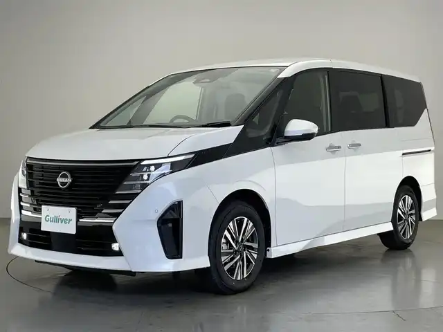 日産 セレナ e－パワー ハイウェイスター V 愛知県 2025(令7)年 0.1万km未満 プリズムホワイト 登録済未使用車/純正１２．３型ナビ/HDMI接続/フルセグテレビ/Bluetooth/AppleCarplay／AndroidAuto/前後ドライブレコーダー/ETC2.0/アラウンドビューモニター/純正フリップダウンモニター/デジタルインナーミラー/プロパイロット/おくだけ充電/e-pedal/－－－－－－－－－－－－－－－－－/e-POWER　ハイウエイスターV　ヘッドランプ オートレベライザー+アダプティブLEDヘッドライトシステム+インテリジェント アラウンドビューモニター（移動物 検知機能付）+インテリジェント ルームミラー+アドバンスドドライブアシストディスプレイ（12.3インチカラーディスプレイ）+統合型インターフェースディスプレイ+ワイヤレス充電器+6スピーカー+NissanConnectナビゲーションシステム（地デジ内蔵）+車載通信ユニット（TCU［Telematics Control Unit］）+ETC2.0ユニット（ビルトインタイプ）+ドライブレコーダー（前後セット）+プロパイロット（ナビリンク機能付）+プロパイロット緊急停止支援システム（SOSコール機能付）+SOSコール（488/400円）後席専用モニターHDMI NissanConnectナビ付車用(125/400円)