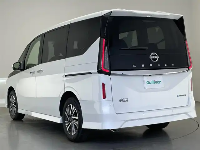 日産 セレナ e－パワー ハイウェイスター V 愛知県 2025(令7)年 0.1万km未満 プリズムホワイト 登録済未使用車/純正１２．３型ナビ/HDMI接続/フルセグテレビ/Bluetooth/AppleCarplay／AndroidAuto/前後ドライブレコーダー/ETC2.0/アラウンドビューモニター/純正フリップダウンモニター/デジタルインナーミラー/プロパイロット/おくだけ充電/e-pedal/－－－－－－－－－－－－－－－－－/e-POWER　ハイウエイスターV　ヘッドランプ オートレベライザー+アダプティブLEDヘッドライトシステム+インテリジェント アラウンドビューモニター（移動物 検知機能付）+インテリジェント ルームミラー+アドバンスドドライブアシストディスプレイ（12.3インチカラーディスプレイ）+統合型インターフェースディスプレイ+ワイヤレス充電器+6スピーカー+NissanConnectナビゲーションシステム（地デジ内蔵）+車載通信ユニット（TCU［Telematics Control Unit］）+ETC2.0ユニット（ビルトインタイプ）+ドライブレコーダー（前後セット）+プロパイロット（ナビリンク機能付）+プロパイロット緊急停止支援システム（SOSコール機能付）+SOSコール（488/400円）後席専用モニターHDMI NissanConnectナビ付車用(125/400円)