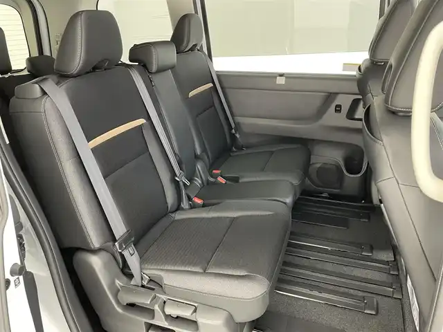 日産 セレナ e－パワー ハイウェイスター V 愛知県 2025(令7)年 0.1万km未満 プリズムホワイト 登録済未使用車/純正１２．３型ナビ/HDMI接続/フルセグテレビ/Bluetooth/AppleCarplay／AndroidAuto/前後ドライブレコーダー/ETC2.0/アラウンドビューモニター/純正フリップダウンモニター/デジタルインナーミラー/プロパイロット/おくだけ充電/e-pedal/－－－－－－－－－－－－－－－－－/e-POWER　ハイウエイスターV　ヘッドランプ オートレベライザー+アダプティブLEDヘッドライトシステム+インテリジェント アラウンドビューモニター（移動物 検知機能付）+インテリジェント ルームミラー+アドバンスドドライブアシストディスプレイ（12.3インチカラーディスプレイ）+統合型インターフェースディスプレイ+ワイヤレス充電器+6スピーカー+NissanConnectナビゲーションシステム（地デジ内蔵）+車載通信ユニット（TCU［Telematics Control Unit］）+ETC2.0ユニット（ビルトインタイプ）+ドライブレコーダー（前後セット）+プロパイロット（ナビリンク機能付）+プロパイロット緊急停止支援システム（SOSコール機能付）+SOSコール（488/400円）後席専用モニターHDMI NissanConnectナビ付車用(125/400円)