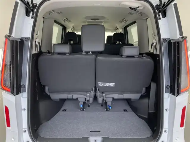 日産 セレナ e－パワー ハイウェイスター V 愛知県 2025(令7)年 0.1万km未満 プリズムホワイト 登録済未使用車/純正１２．３型ナビ/HDMI接続/フルセグテレビ/Bluetooth/AppleCarplay／AndroidAuto/前後ドライブレコーダー/ETC2.0/アラウンドビューモニター/純正フリップダウンモニター/デジタルインナーミラー/プロパイロット/おくだけ充電/e-pedal/－－－－－－－－－－－－－－－－－/e-POWER　ハイウエイスターV　ヘッドランプ オートレベライザー+アダプティブLEDヘッドライトシステム+インテリジェント アラウンドビューモニター（移動物 検知機能付）+インテリジェント ルームミラー+アドバンスドドライブアシストディスプレイ（12.3インチカラーディスプレイ）+統合型インターフェースディスプレイ+ワイヤレス充電器+6スピーカー+NissanConnectナビゲーションシステム（地デジ内蔵）+車載通信ユニット（TCU［Telematics Control Unit］）+ETC2.0ユニット（ビルトインタイプ）+ドライブレコーダー（前後セット）+プロパイロット（ナビリンク機能付）+プロパイロット緊急停止支援システム（SOSコール機能付）+SOSコール（488/400円）後席専用モニターHDMI NissanConnectナビ付車用(125/400円)