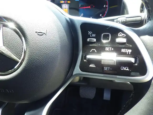 メルセデス・ベンツ ＧＬＢ２００ｄ 千葉県 2021(令3)年 3.6万km 青 235/55R18/アクティブセーフティブレーキ/アクティブレーンキーピングアシスト/レーンチェンジアシスト/ブラインドスポットアシスト/アテンションアシスト/ディストロニック/パワーバックドア/ハーフレザーシート/前席パワーシート/シートヒーター/純正HDDナビ/地デジTV/【Bluetooth接続】/360°カメラ/リバース連動ドアミラー（左）/ドライブレコーダー（前後撮影）/革巻きステアリング/ステアリングスイッチ/ETC（2.0）/LEDヘッドライト/ウインカーミラー/パークトロニック/純正18インチアルミホイル/サイド/カーテンエアバッグ/キーレスゴー