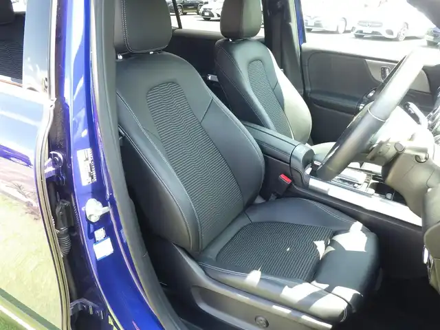 メルセデス・ベンツ ＧＬＢ２００ｄ 千葉県 2021(令3)年 3.6万km 青 235/55R18/アクティブセーフティブレーキ/アクティブレーンキーピングアシスト/レーンチェンジアシスト/ブラインドスポットアシスト/アテンションアシスト/ディストロニック/パワーバックドア/ハーフレザーシート/前席パワーシート/シートヒーター/純正HDDナビ/地デジTV/【Bluetooth接続】/360°カメラ/リバース連動ドアミラー（左）/ドライブレコーダー（前後撮影）/革巻きステアリング/ステアリングスイッチ/ETC（2.0）/LEDヘッドライト/ウインカーミラー/パークトロニック/純正18インチアルミホイル/サイド/カーテンエアバッグ/キーレスゴー