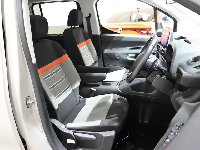シトロエン シトロエン ベルランゴ シャイン XTRパック 静岡県 2021(令3)年 4.6万km サーブル 1オーナー　/衝突軽減ブレーキ　/ＡＣＣ　/ＣａｒＰｌａｙ　/ガラスルーフ　/ＬＥＤ　/ＥＴＣ　/パドルシフト　/純正１７ＡＷ　/コーナーセンサー　/バックカメラ　/サイドカメラ　/スマートキー　/アイドリングストップ/保証書、取説、スペアキー