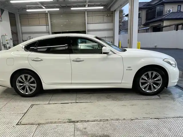 日産 フーガ ハイブリッド VIPパッケージ 千葉県 2012(平24)年 11.7万km クリスタルホワイトパール 純正ナビ(CD/DVD/地デジTV)/レザーシート/純正マット/レーダークルーズコントロール/前席シートヒーター/前席シートクーラー/運転席メモリシート/プッシュスタート/ドアバイザー/ドライブレコーダー/ビルトインETC/オートライト/フォグランプ(黄色)/リアサンシェード/HIDヘッドライト/左サイドカメラ/オールオートウィンドウ/電動チルトステアリング