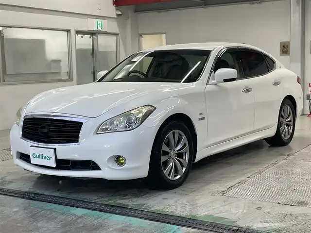 日産 フーガ ハイブリッド VIPパッケージ 千葉県 2012(平24)年 11.7万km クリスタルホワイトパール 純正ナビ(CD/DVD/地デジTV)/レザーシート/純正マット/レーダークルーズコントロール/前席シートヒーター/前席シートクーラー/運転席メモリシート/プッシュスタート/ドアバイザー/ドライブレコーダー/ビルトインETC/オートライト/フォグランプ(黄色)/リアサンシェード/HIDヘッドライト/左サイドカメラ/オールオートウィンドウ/電動チルトステアリング