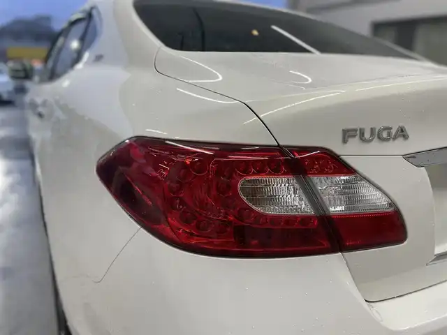 日産 フーガ ハイブリッド VIPパッケージ 千葉県 2012(平24)年 11.7万km クリスタルホワイトパール 純正ナビ(CD/DVD/地デジTV)/レザーシート/純正マット/レーダークルーズコントロール/前席シートヒーター/前席シートクーラー/運転席メモリシート/プッシュスタート/ドアバイザー/ドライブレコーダー/ビルトインETC/オートライト/フォグランプ(黄色)/リアサンシェード/HIDヘッドライト/左サイドカメラ/オールオートウィンドウ/電動チルトステアリング