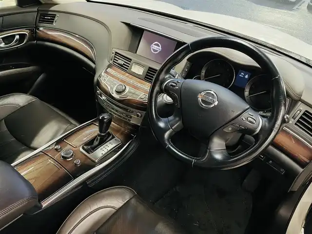日産 フーガ ハイブリッド VIPパッケージ 千葉県 2012(平24)年 11.7万km クリスタルホワイトパール 純正ナビ(CD/DVD/地デジTV)/レザーシート/純正マット/レーダークルーズコントロール/前席シートヒーター/前席シートクーラー/運転席メモリシート/プッシュスタート/ドアバイザー/ドライブレコーダー/ビルトインETC/オートライト/フォグランプ(黄色)/リアサンシェード/HIDヘッドライト/左サイドカメラ/オールオートウィンドウ/電動チルトステアリング