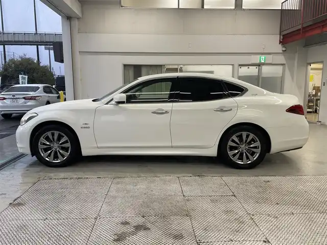 日産 フーガ ハイブリッド VIPパッケージ 千葉県 2012(平24)年 11.7万km クリスタルホワイトパール 純正ナビ(CD/DVD/地デジTV)/レザーシート/純正マット/レーダークルーズコントロール/前席シートヒーター/前席シートクーラー/運転席メモリシート/プッシュスタート/ドアバイザー/ドライブレコーダー/ビルトインETC/オートライト/フォグランプ(黄色)/リアサンシェード/HIDヘッドライト/左サイドカメラ/オールオートウィンドウ/電動チルトステアリング