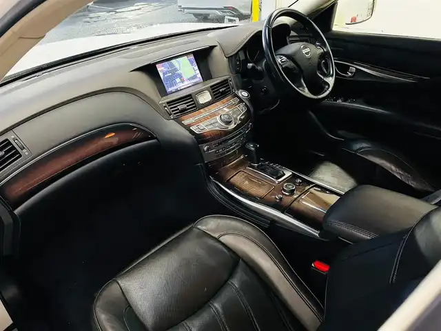日産 フーガ ハイブリッド VIPパッケージ 千葉県 2012(平24)年 11.7万km クリスタルホワイトパール 純正ナビ(CD/DVD/地デジTV)/レザーシート/純正マット/レーダークルーズコントロール/前席シートヒーター/前席シートクーラー/運転席メモリシート/プッシュスタート/ドアバイザー/ドライブレコーダー/ビルトインETC/オートライト/フォグランプ(黄色)/リアサンシェード/HIDヘッドライト/左サイドカメラ/オールオートウィンドウ/電動チルトステアリング