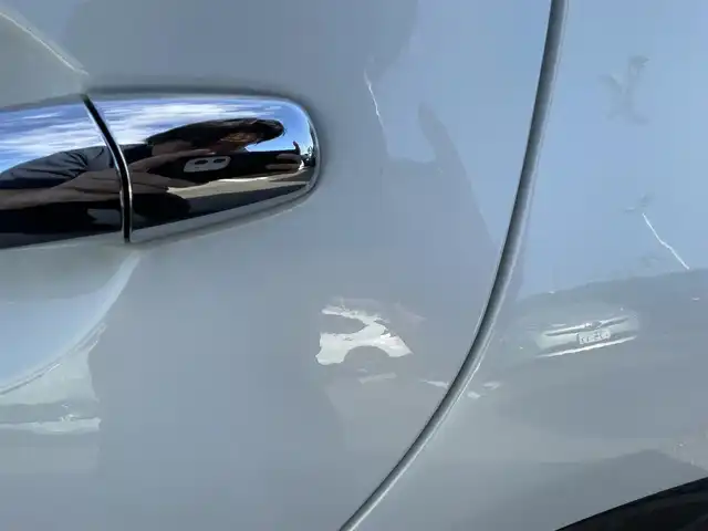 日産 フーガ ハイブリッド VIPパッケージ 愛知県 2012(平24)年 11.8万km クリスタルホワイトパール (株)IDOMが運営する【じしゃロン名古屋鳴海店】の自社ローン専用車両になりますこちらは現金またはオートローンご利用時の価格です。自社ローンご希望の方は別途その旨お申付け下さい純正ナビ(CD/DVD/地デジTV)/レザーシート/純正マット/レーダークルーズコントロール/前席シートヒーター/前席シートクーラー/運転席メモリシート/プッシュスタート/ドアバイザー/ドライブレコーダー/ビルトインETC/オートライト/フォグランプ(黄色)/リアサンシェード/HIDヘッドライト/左サイドカメラ/オールオートウィンドウ/電動チルトステアリング