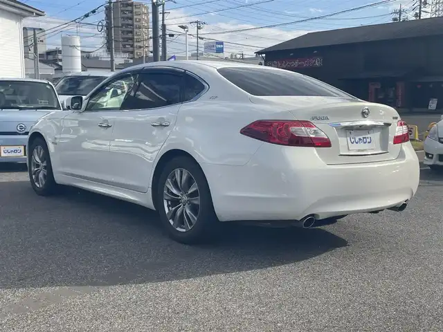 日産 フーガ ハイブリッド VIPパッケージ 愛知県 2012(平24)年 11.8万km クリスタルホワイトパール (株)IDOMが運営する【じしゃロン名古屋鳴海店】の自社ローン専用車両になりますこちらは現金またはオートローンご利用時の価格です。自社ローンご希望の方は別途その旨お申付け下さい純正ナビ(CD/DVD/地デジTV)/レザーシート/純正マット/レーダークルーズコントロール/前席シートヒーター/前席シートクーラー/運転席メモリシート/プッシュスタート/ドアバイザー/ドライブレコーダー/ビルトインETC/オートライト/フォグランプ(黄色)/リアサンシェード/HIDヘッドライト/左サイドカメラ/オールオートウィンドウ/電動チルトステアリング