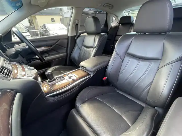 日産 フーガ ハイブリッド VIPパッケージ 愛知県 2012(平24)年 11.8万km クリスタルホワイトパール (株)IDOMが運営する【じしゃロン名古屋鳴海店】の自社ローン専用車両になりますこちらは現金またはオートローンご利用時の価格です。自社ローンご希望の方は別途その旨お申付け下さい純正ナビ(CD/DVD/地デジTV)/レザーシート/純正マット/レーダークルーズコントロール/前席シートヒーター/前席シートクーラー/運転席メモリシート/プッシュスタート/ドアバイザー/ドライブレコーダー/ビルトインETC/オートライト/フォグランプ(黄色)/リアサンシェード/HIDヘッドライト/左サイドカメラ/オールオートウィンドウ/電動チルトステアリング